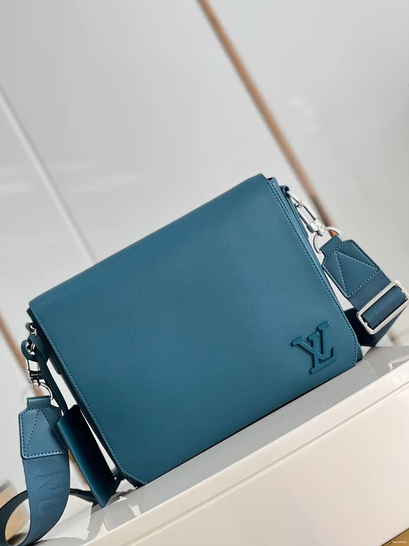 NEW VUITTON LOUIS MESSEAGE 0608